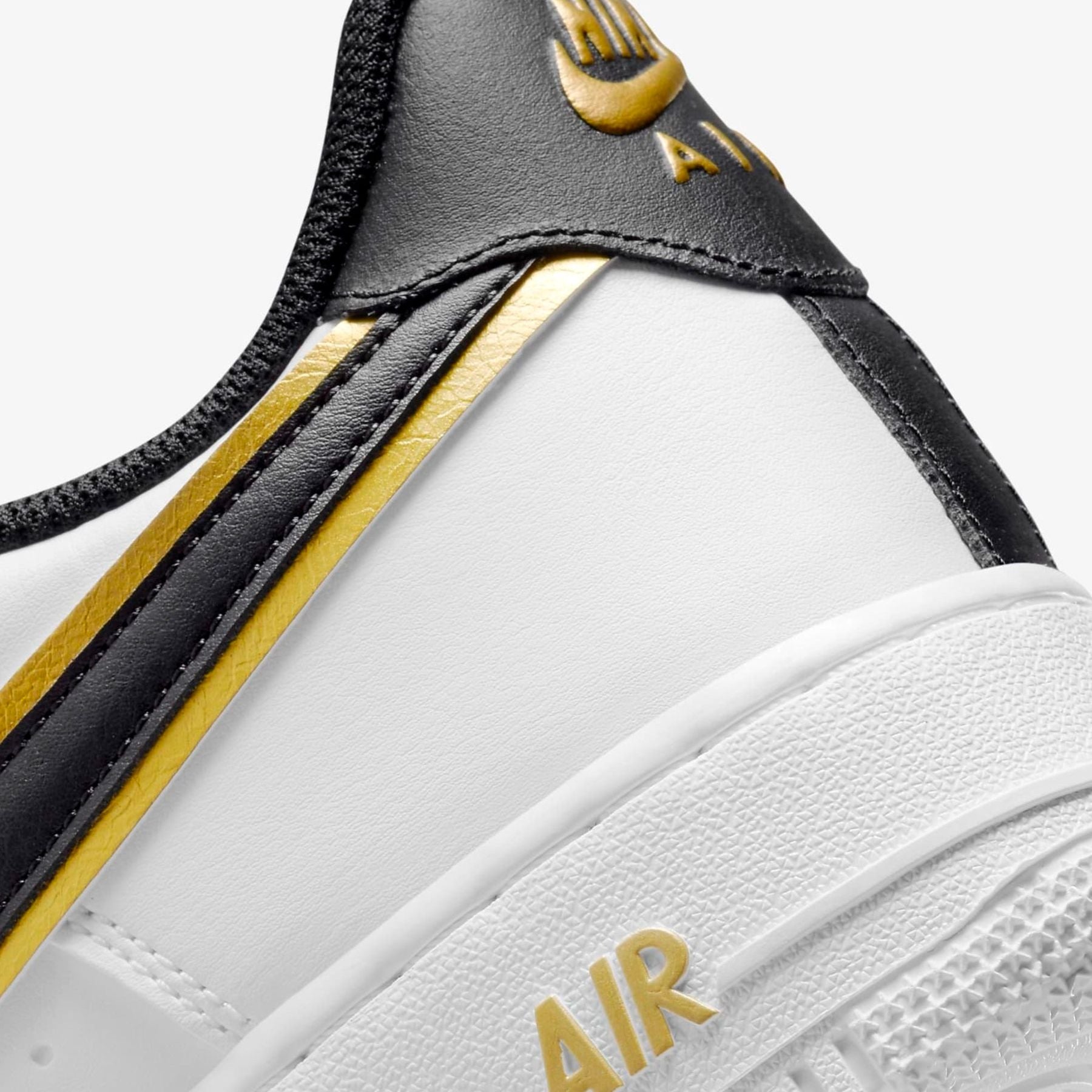 NIKE Air Force 1 ’07 LV8 - Scarpe