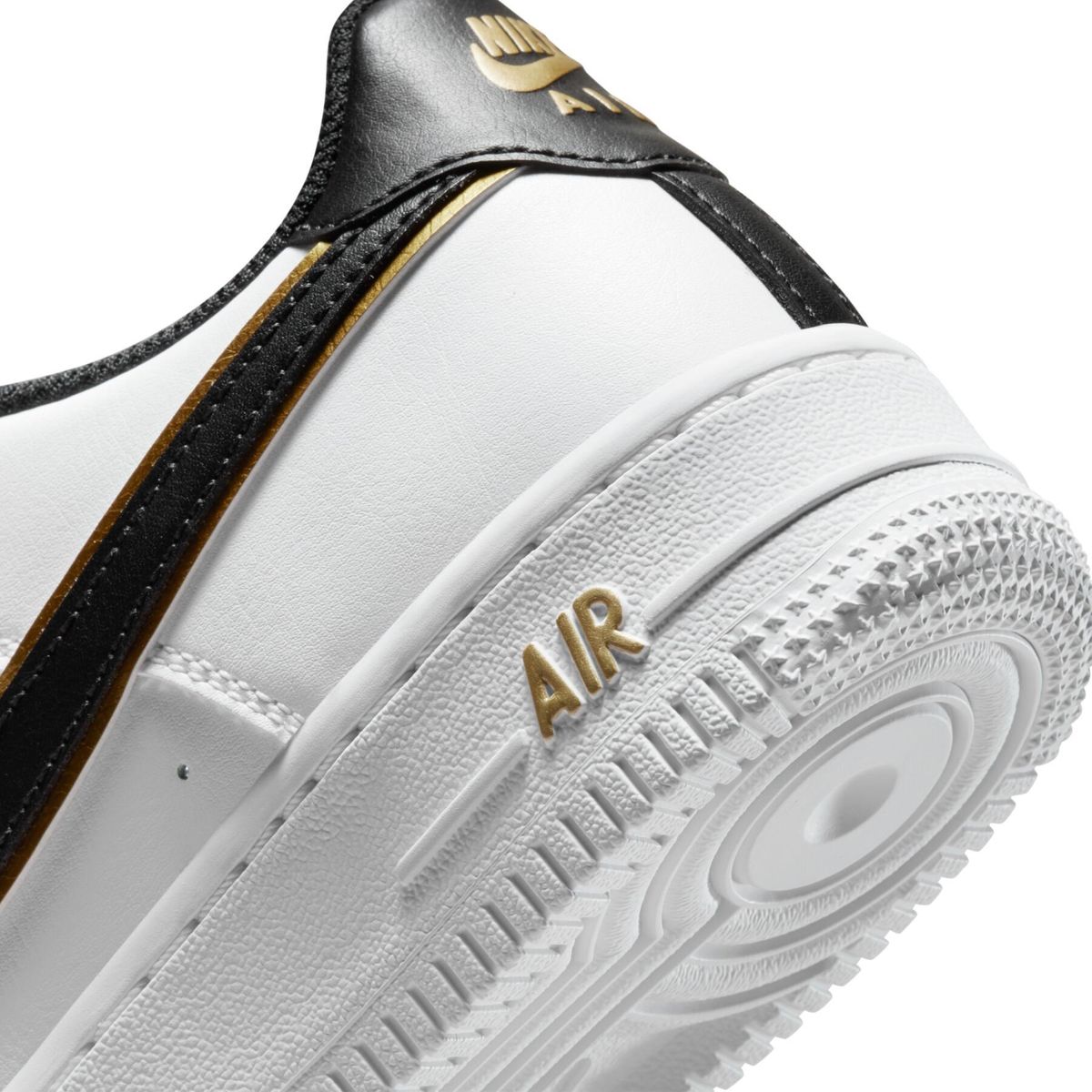 NIKE Air Force 1 LV8 - Scarpe