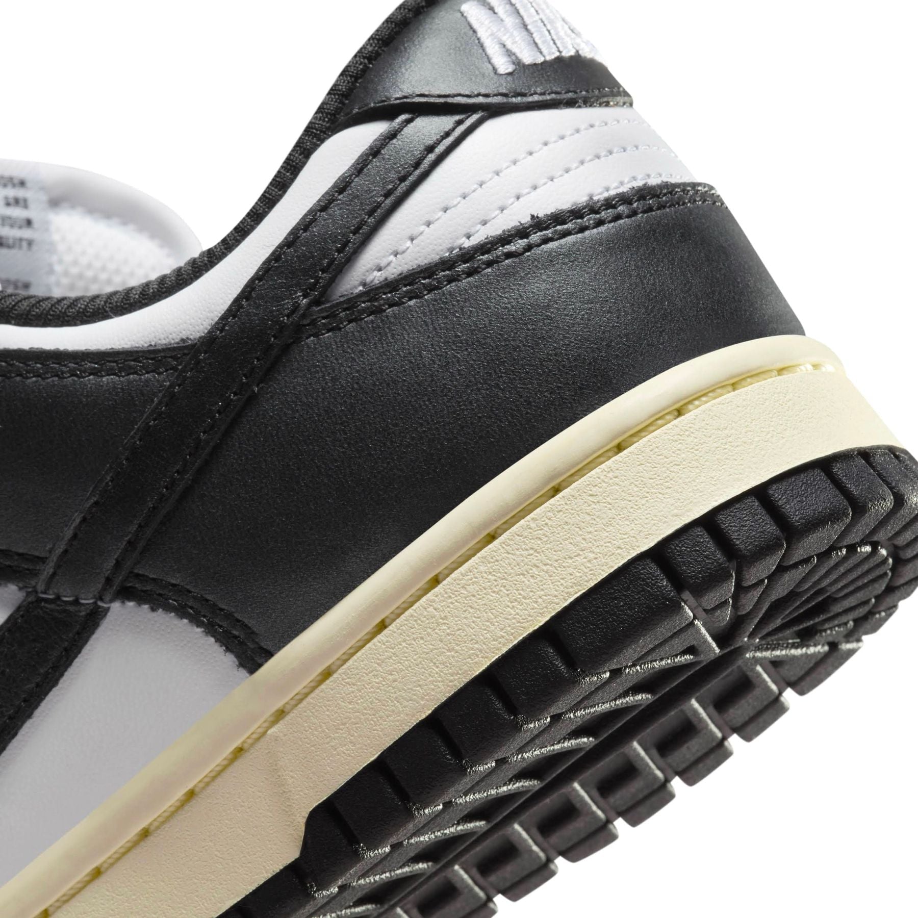 NIKE Wmns Dunk Low Vintage Panda - sneakers