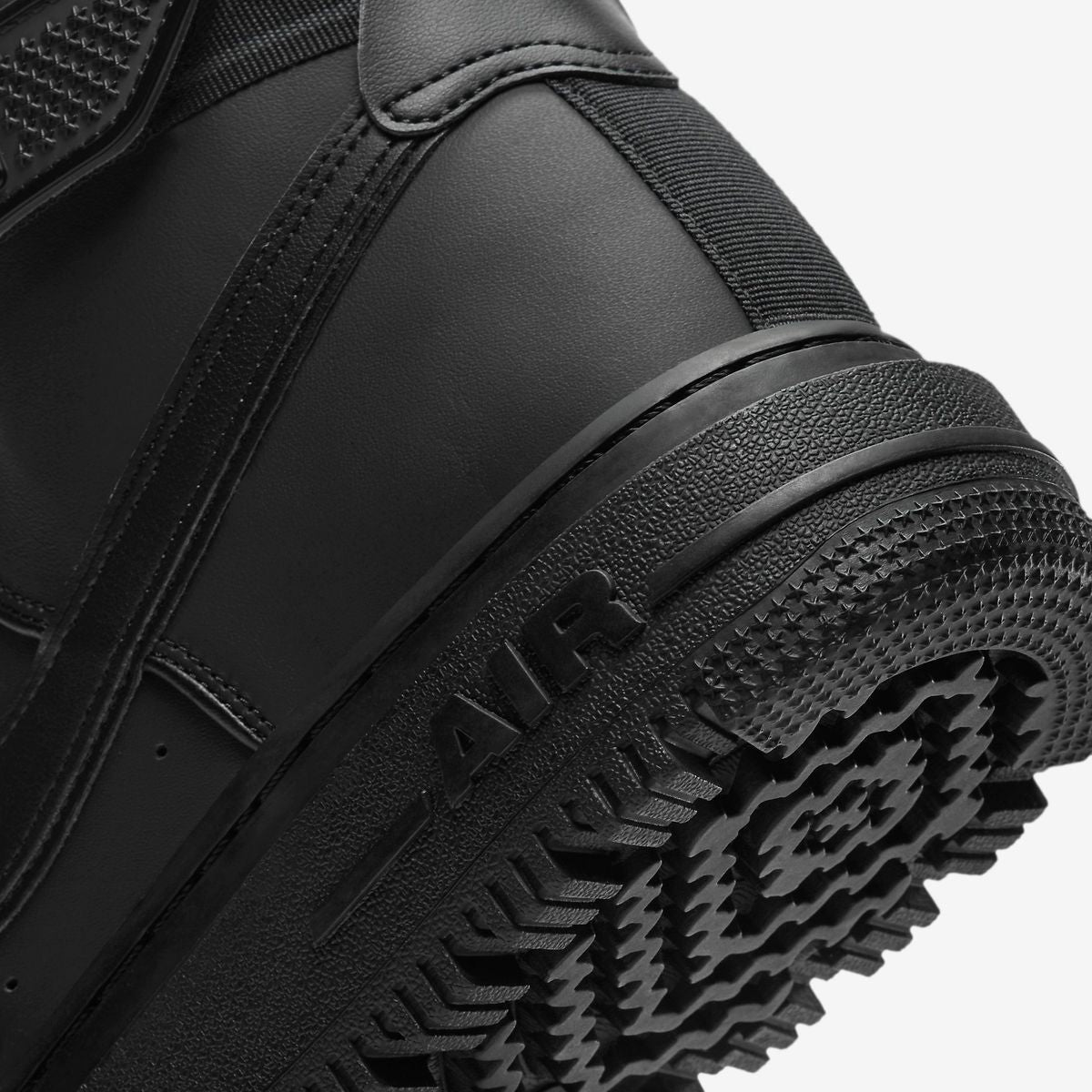 NIKE Air Force 1 BOOT - Scarpe