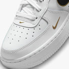 NIKE Air Force 1 LV8 - Scarpe