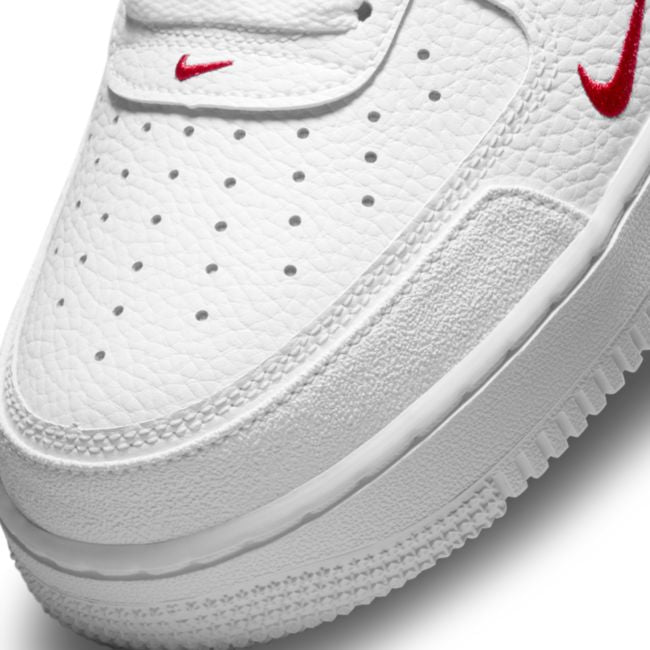 NIKE Air Force 1 LV8 - Scarpe