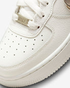 NIKE Air Force 1 LV8 - Scarpe