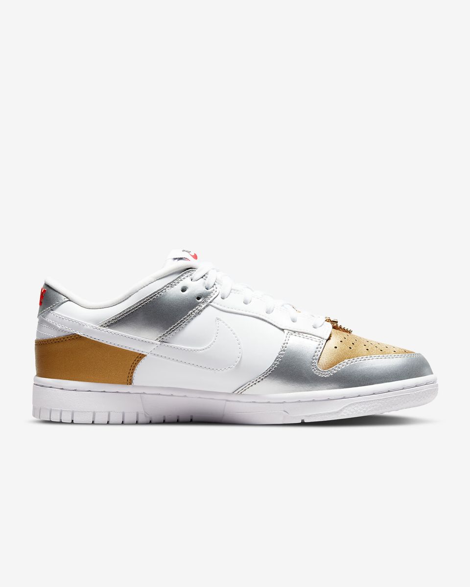 NIKE W DUNK LOW SE - Scarpe